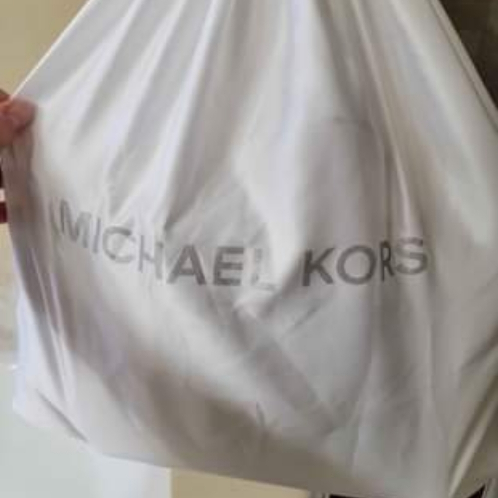 Authentic Michael Kors Medium Junie Backpack - image 4